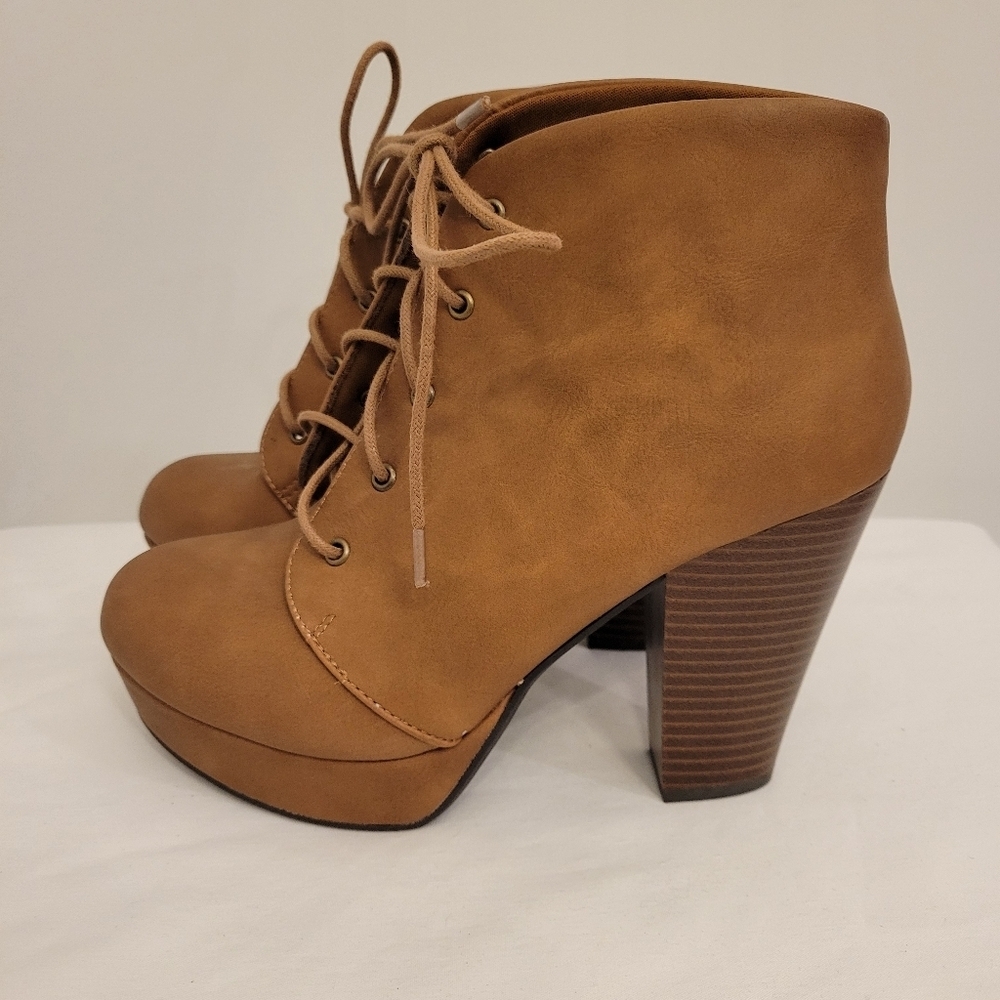Soda faux leather lace up ankle boot w/ 4" heel size 7 - Picture 1 of 5